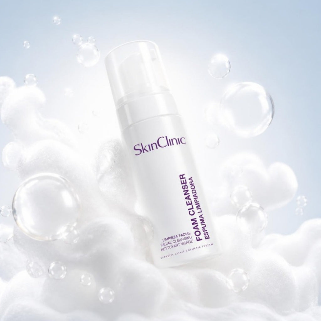 Espuma Limpiadora de SkinClinic entre espuma y burbujas
